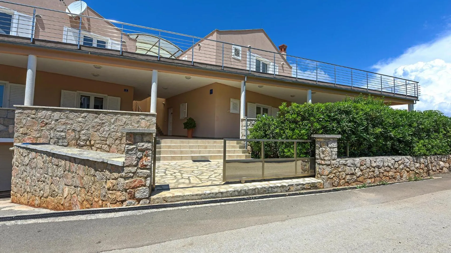 2 Bedroom Cozy Apartment In Ugljan 0*,  Croatie