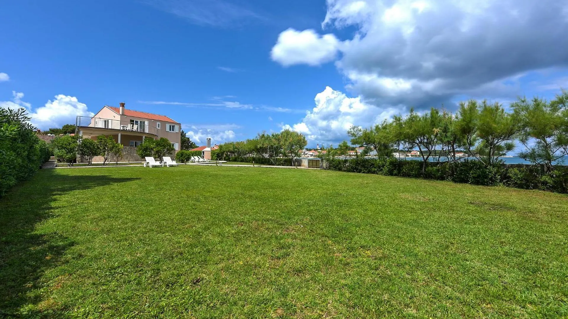 2 Bedroom Cozy Apartment In Ugljan